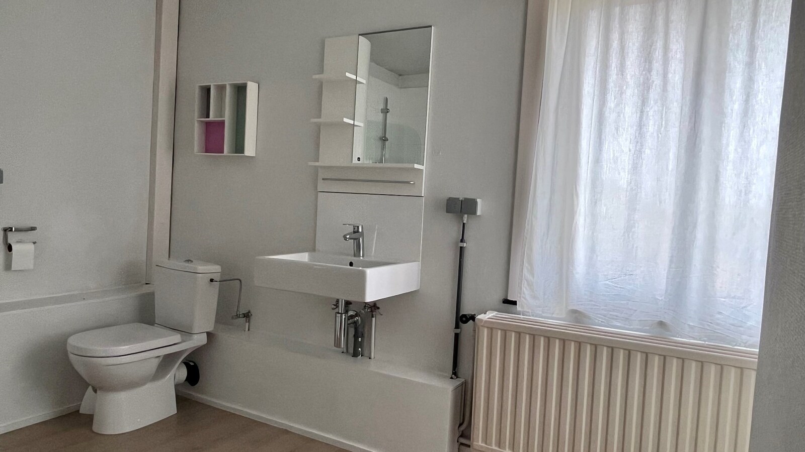 Gerenoveerde woning met prachtige tuin, gelegen in het centrum van kermt. 