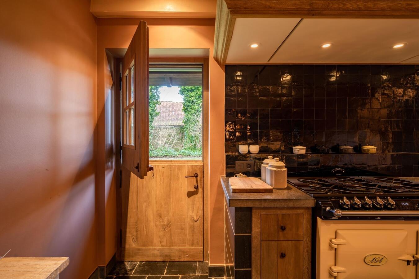 Idyllisch landhuis gelegen op 8330 m² te Ruiselede 