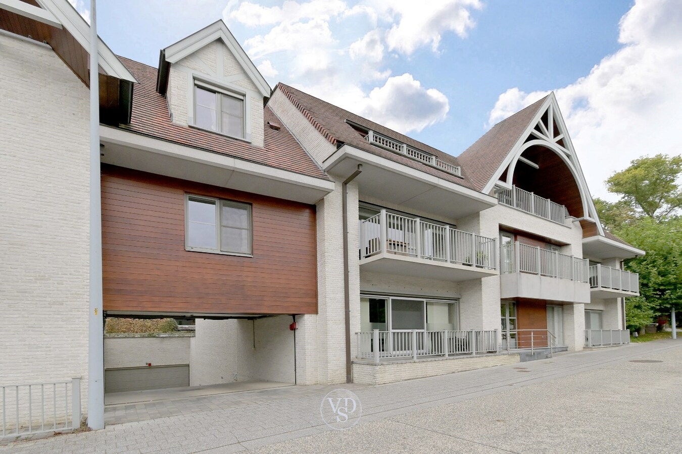 Klassevol appartement met terras (incl.  garagebox). 