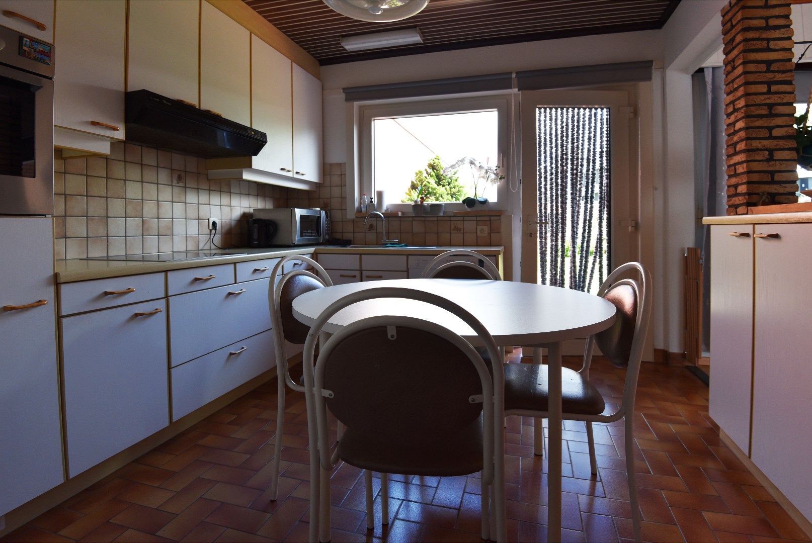 Gezinswoning 3 slpks, tuin en dubbele garage te centrum Eeklo 