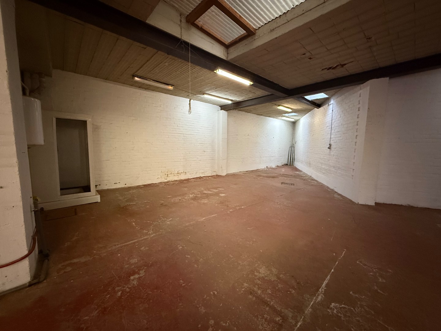 Centraal gelegen polyvalente opslagruimte  te Lier. 