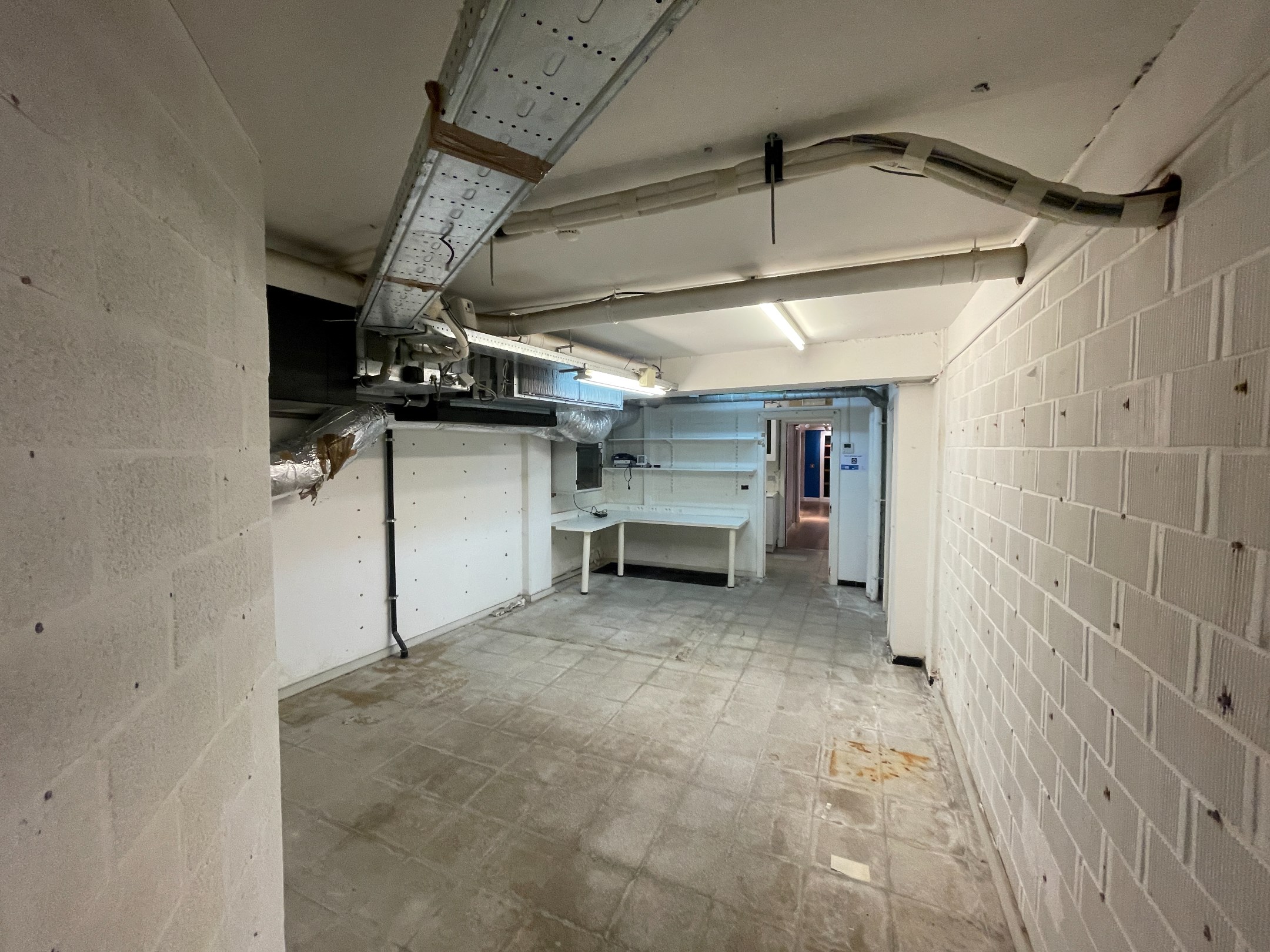 Local commercial exclusif à louer - emplacement de choix sur la Place m’as-tu-vu, à Knokke. POP-UP possible ! 