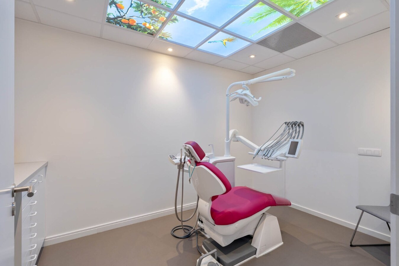 Ruim, zeer energiezuinig kantoor in het centrum van Neeroeteren met diverse mogelijkheden! 