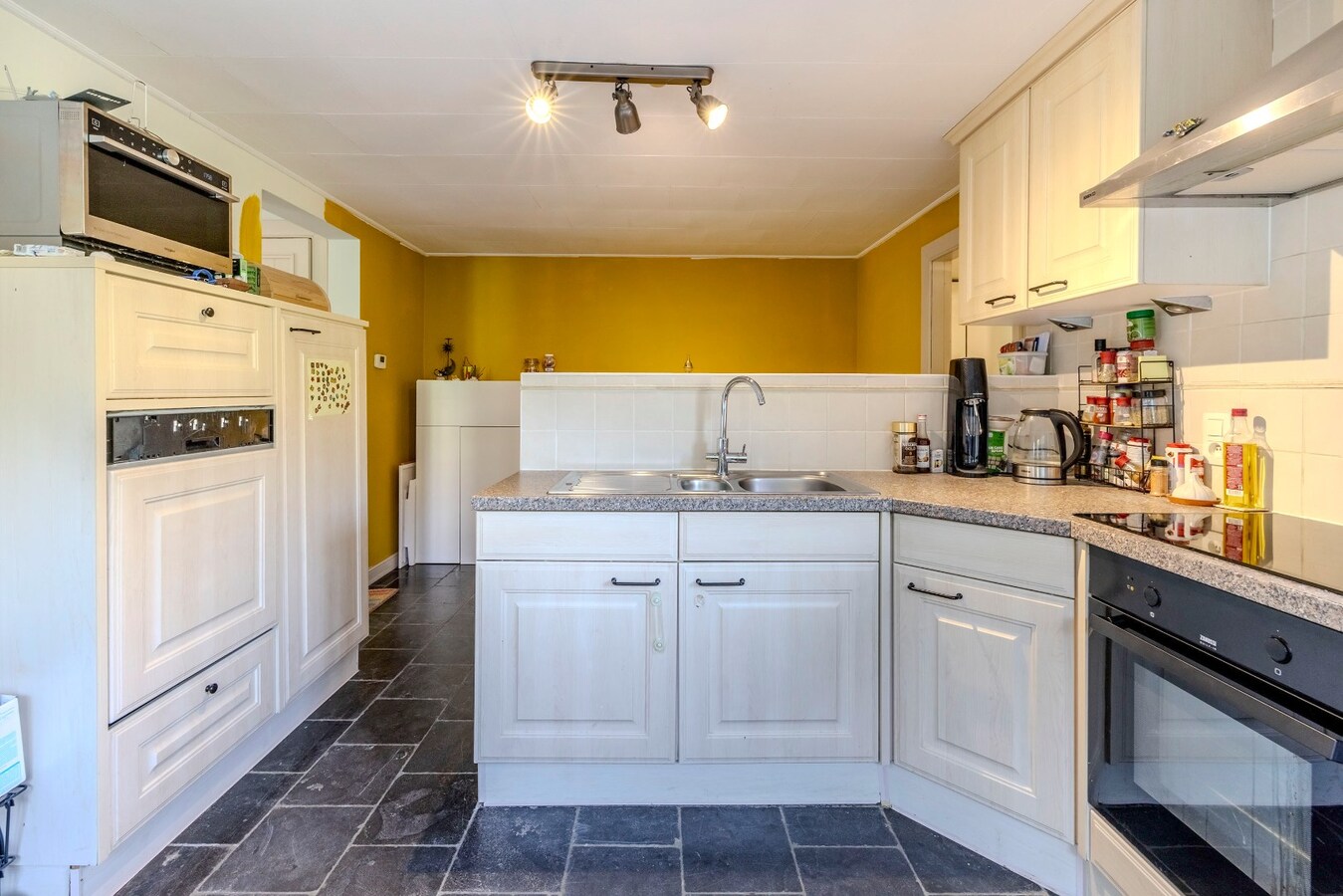 Instapklare woning met ruime tuin en 3 slpks - toplocatie 