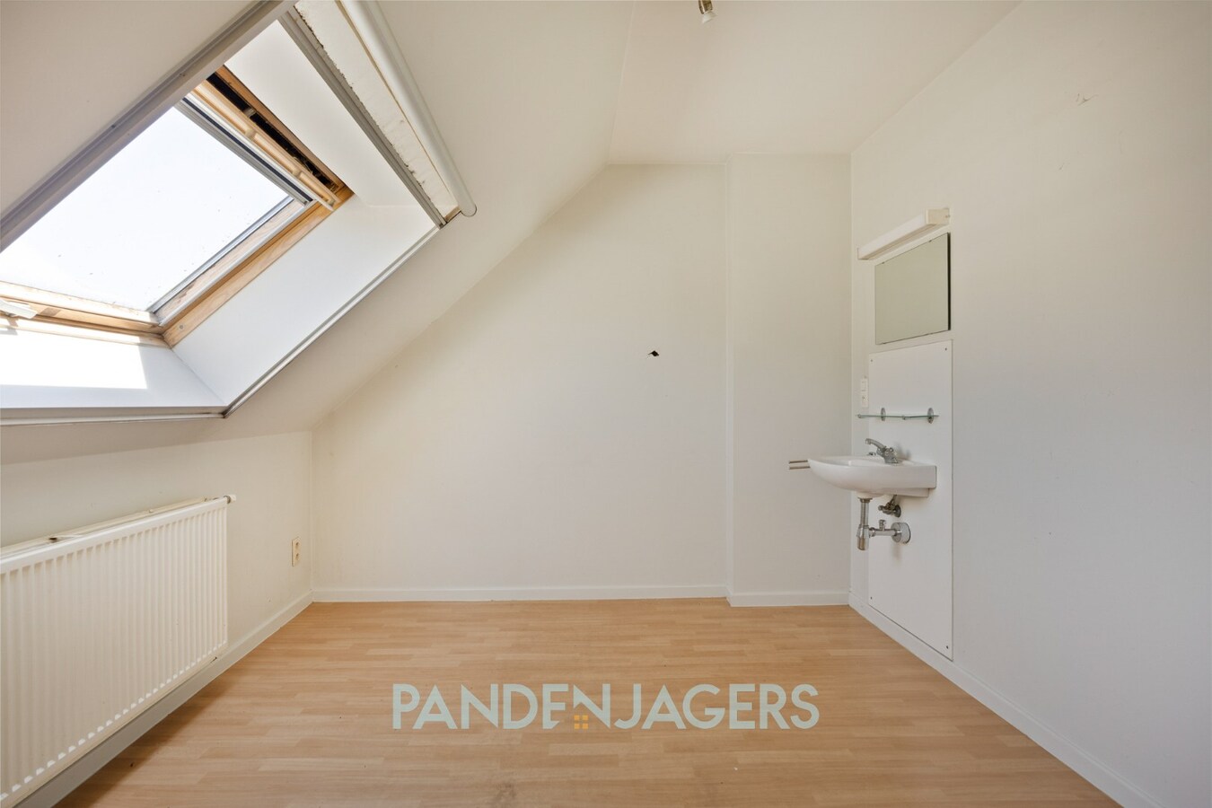 Rijwoning met diepe tuin en extra ingang voor de tuin te Duffel 