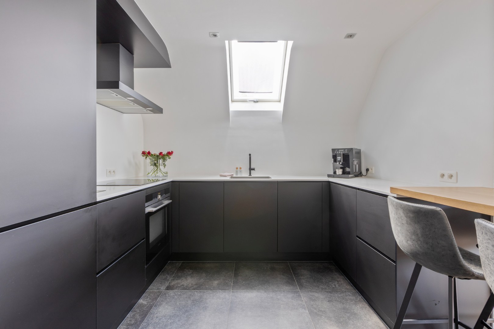 Luxueus dakappartement met uitzonderlijk terras in Geel-centrum 
