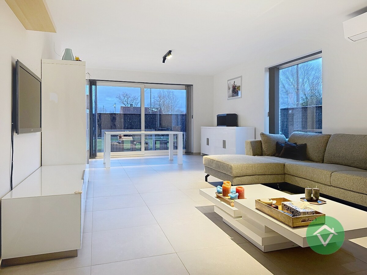 Recent halfopen nieuwbouwwoning te Koekelare. 