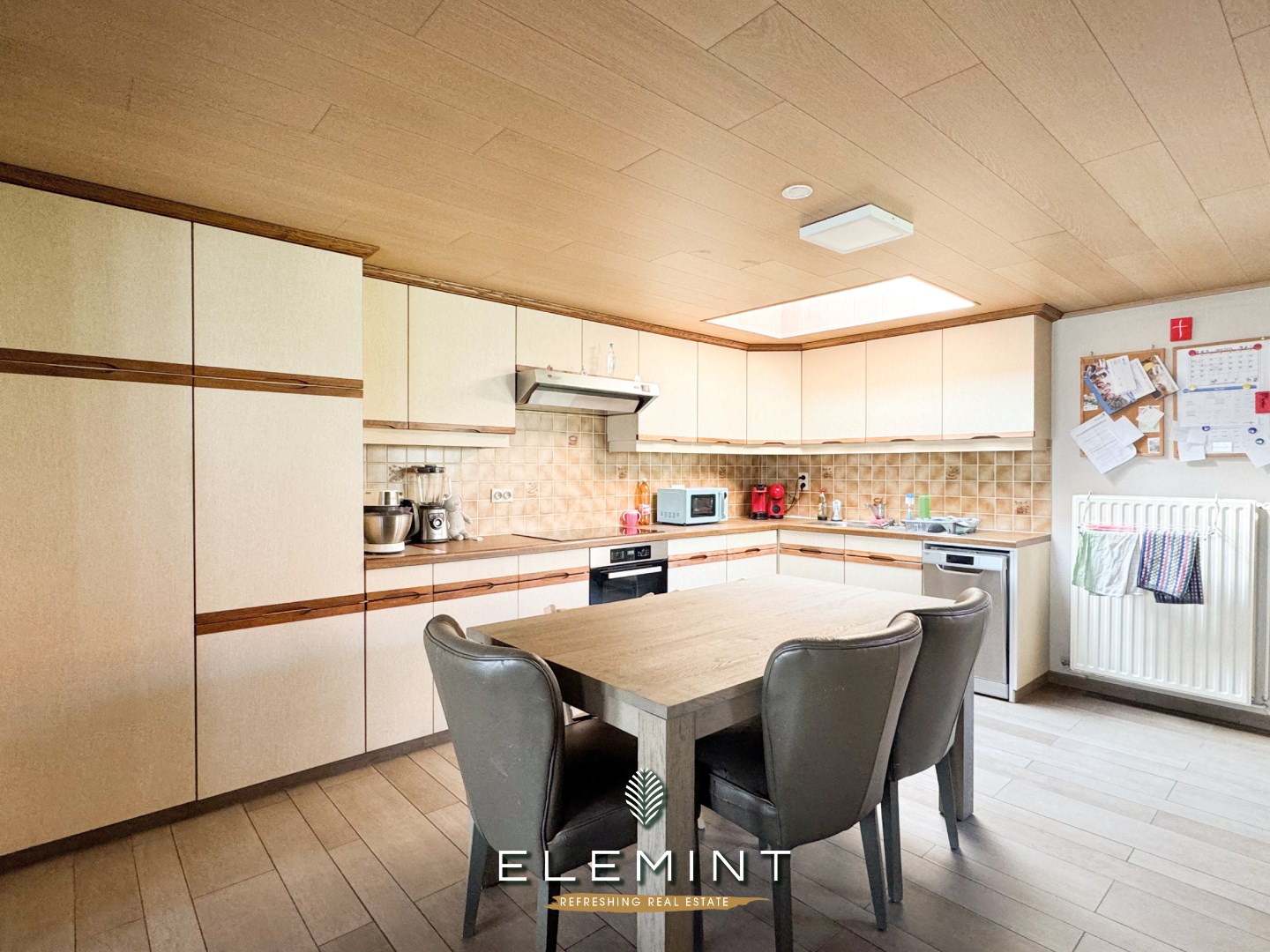 Landelijk gelegen woning met garage op 946m² 