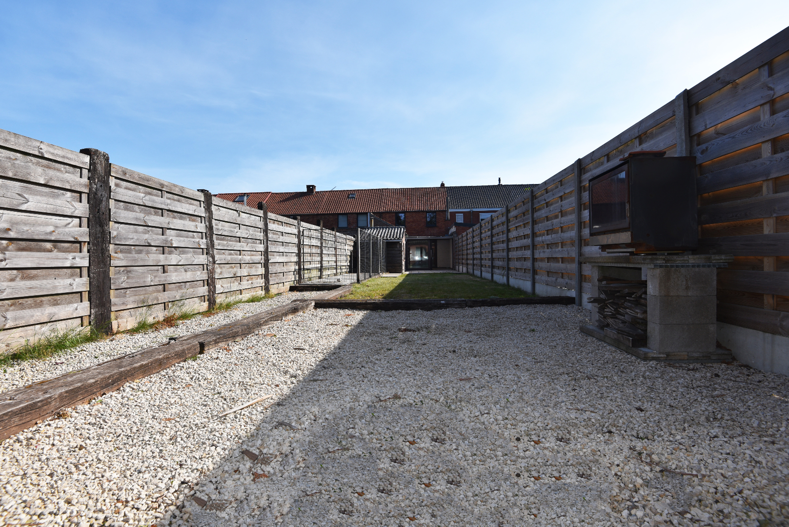 Op te frissen woning met 2 slpks, garage (55m²) en tuin te Balgerhoeke 