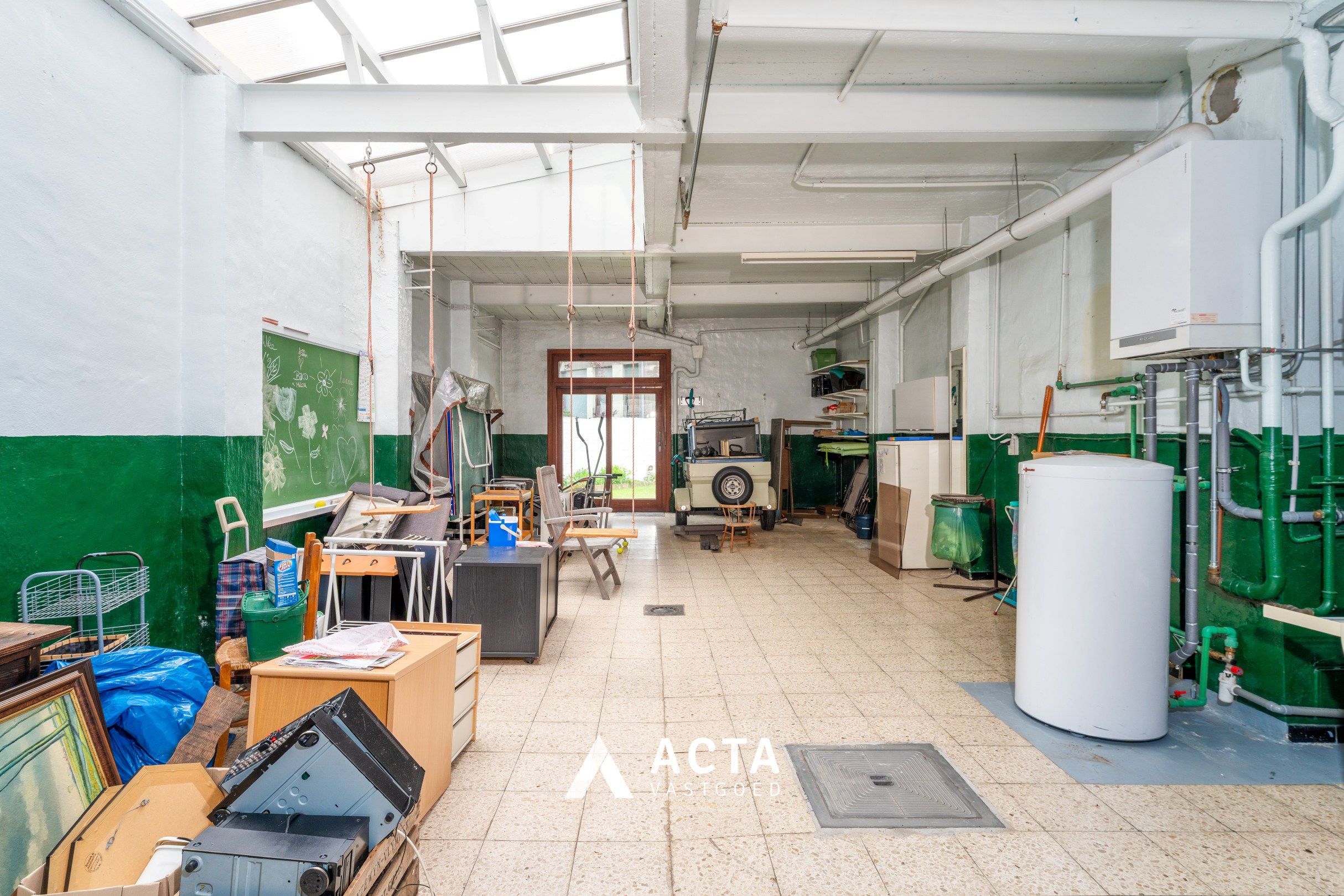 Ruime woning met 5 slaapkamers, garage en zonnige tuin 