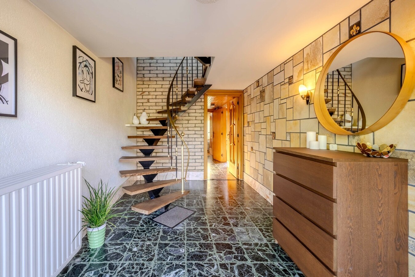 Goed gelegen gezinswoning met tuin en 3 slpks 