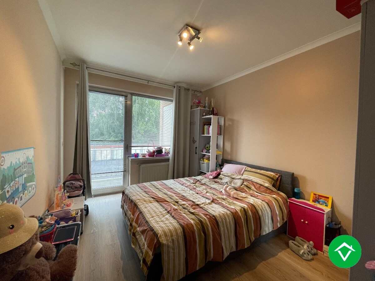 Centraal gelegen appartement met 2 slaapkamers en garage te Roeselare 