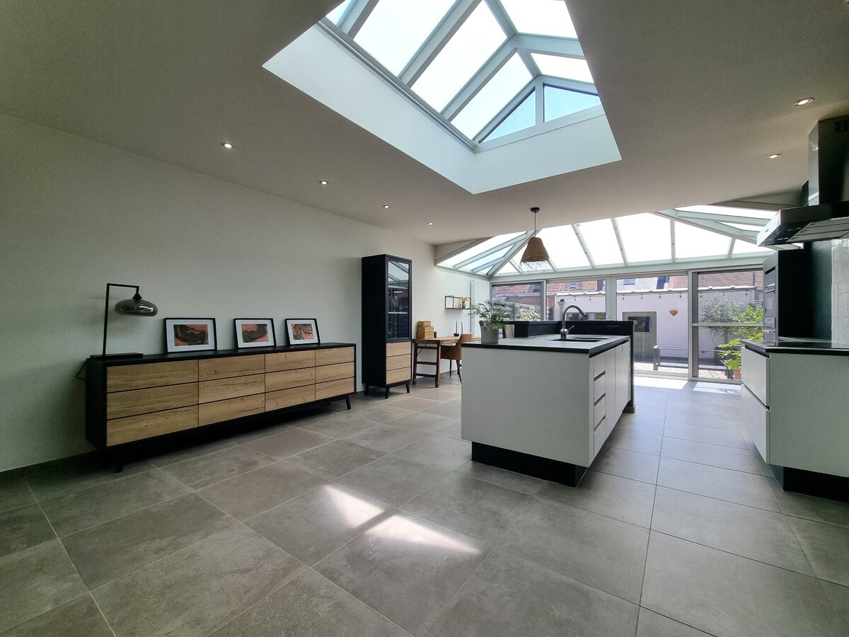 Verrassend mooie gezinswoning met tuin en dubbele garage - Zeebrugge 