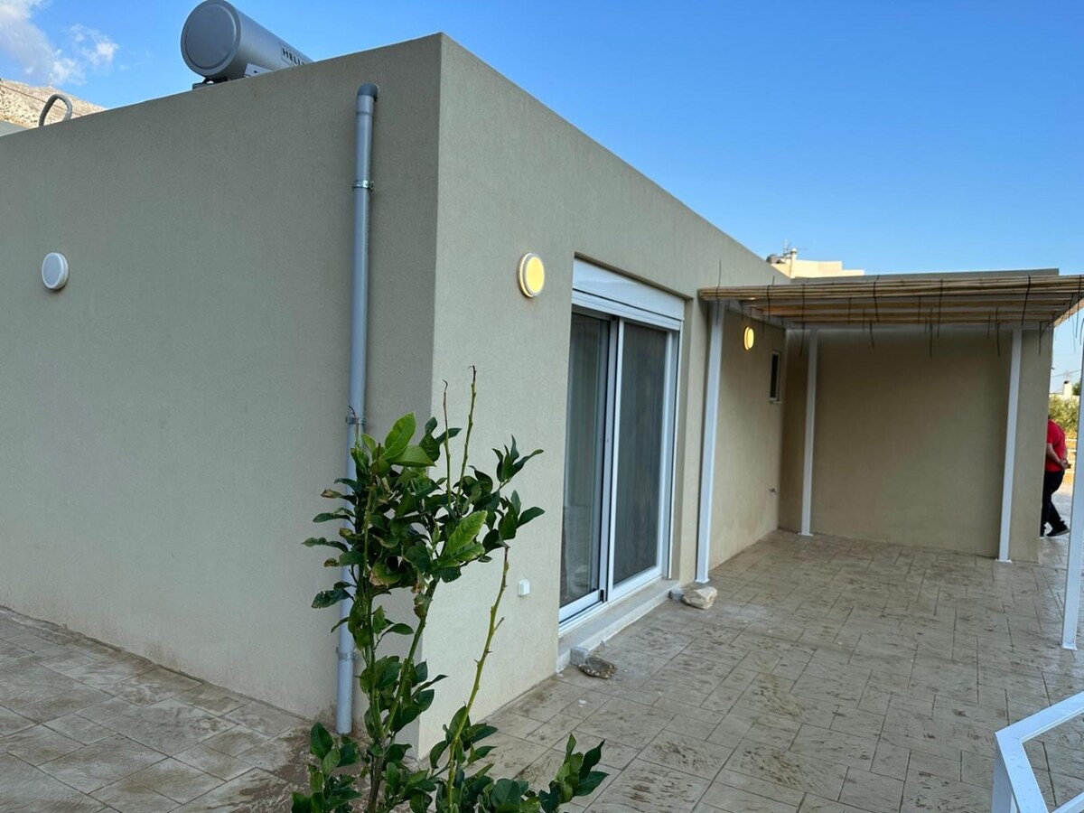 Grieks eiland Kreta : nieuwe, bemeubelde (vakantie)woning met zwembad 