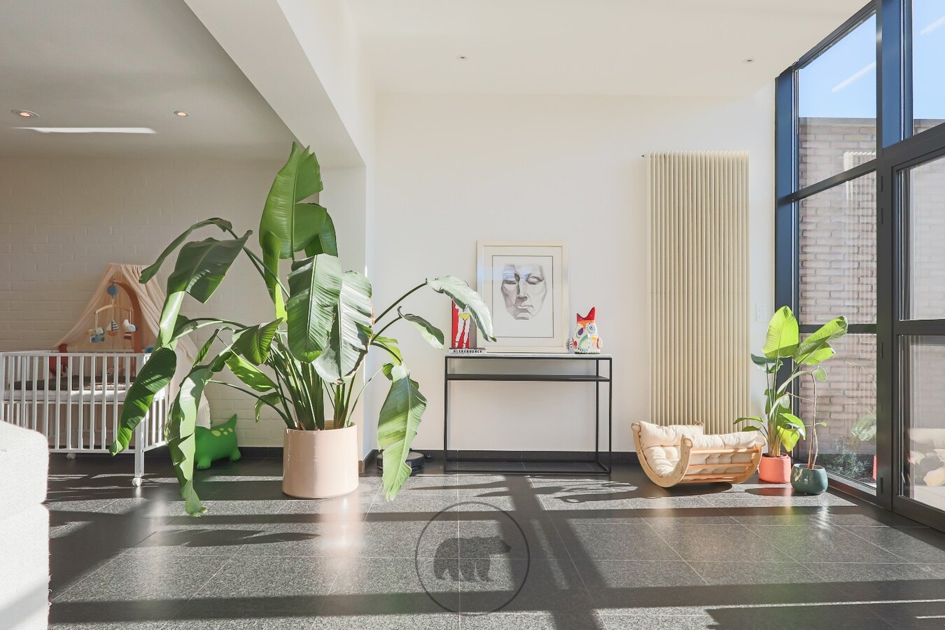 Instapklare en voortreffelijke gezinswoning, zuidgerichte tuin en 4 garageboxen 