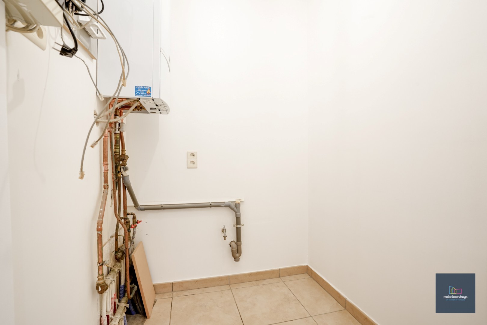 Goedgelegen 2slpk-appartement met terras en staanplaats 