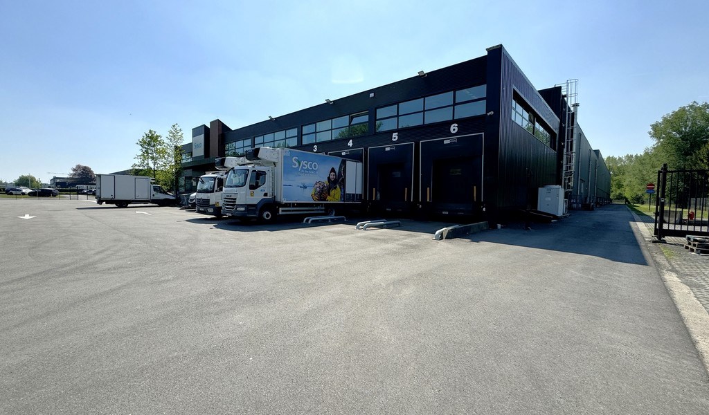Magazijn en kantoor te huur op logistieke site te Bornem