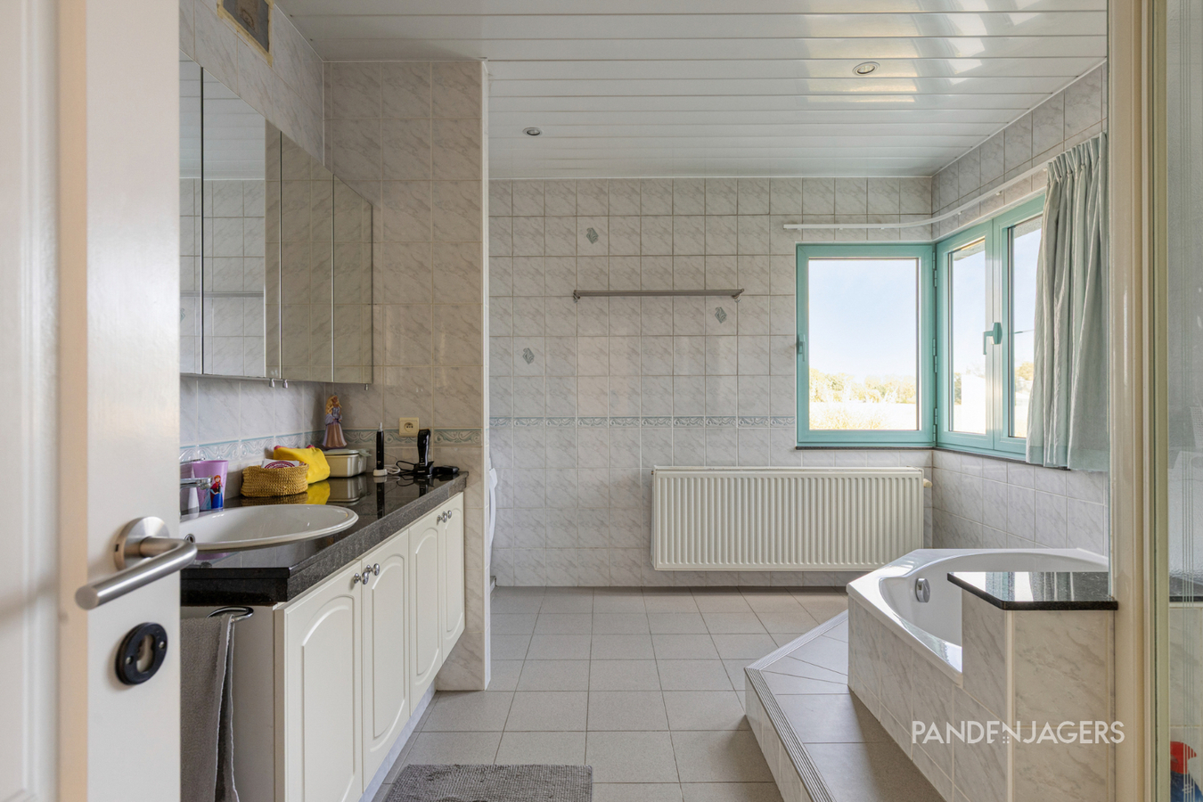 Verrassend ruime HOB (290 m²) met garage voor 3 wagens te Duffel 
