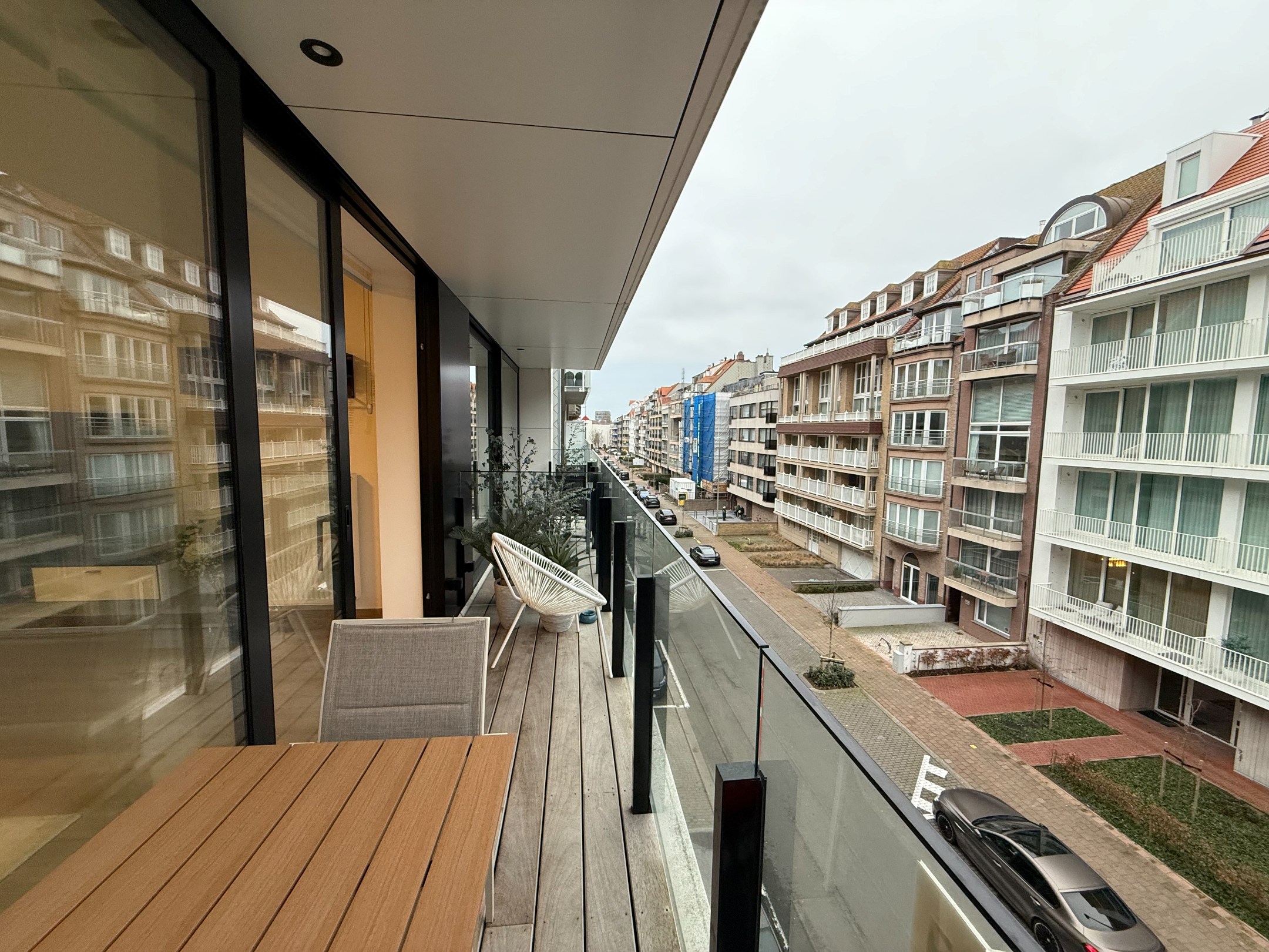 Non-meublé - Charmant appartement à louer avec 2 chambres situé dans une résidence récente sur l'avenue Léopold à Knokke. 
