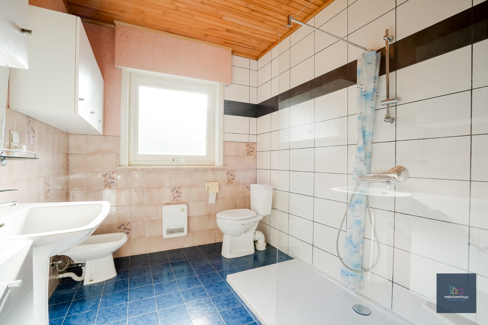 Ruime bungalow met garage op 1980m² grond 