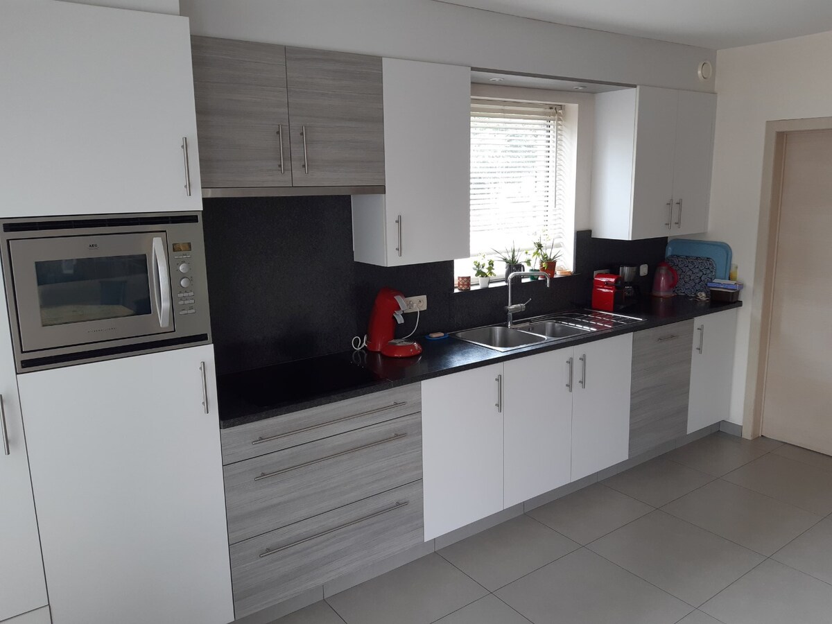 Recente, eigentijdse villa in doodlopende verkaveling ! 