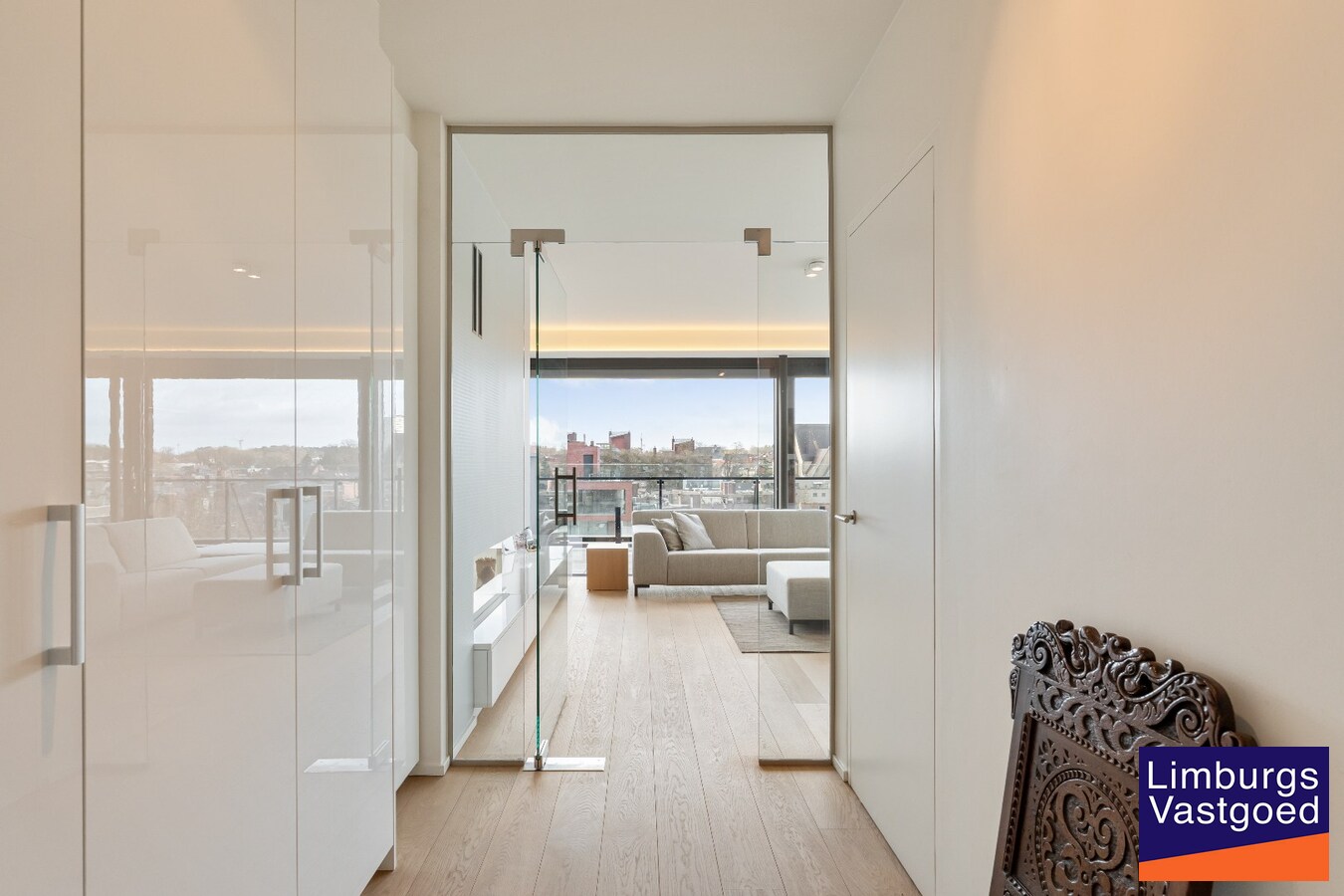 Exclusief penthouse met ruim terras, 2 slpk, dubbele autostaanplaats, centrum Genk 