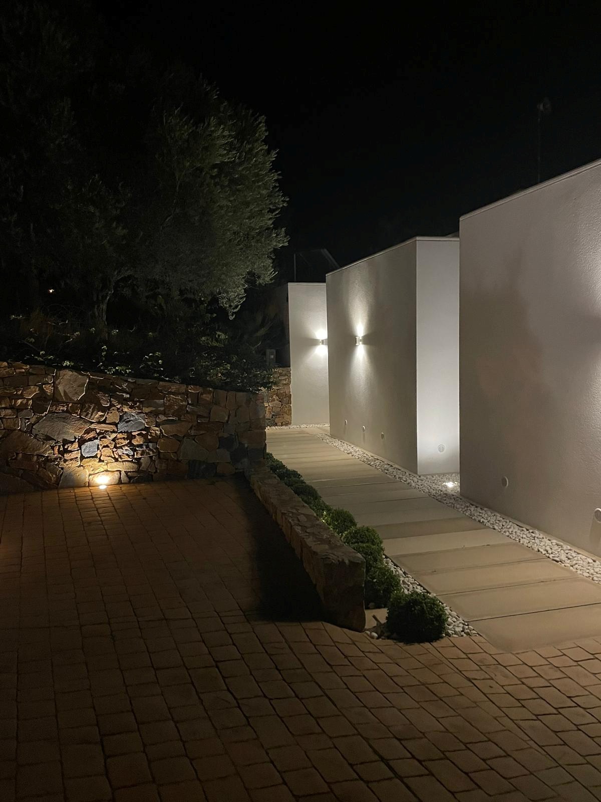 Bienvenue dans la Communauté Adelfa, une oasis exclusive au cœur du Las Colinas Golf &amp; Country Club. Ici, vous pourrez profiter de la nature préservée et du climat agréable du sud-est de l'Espagne 