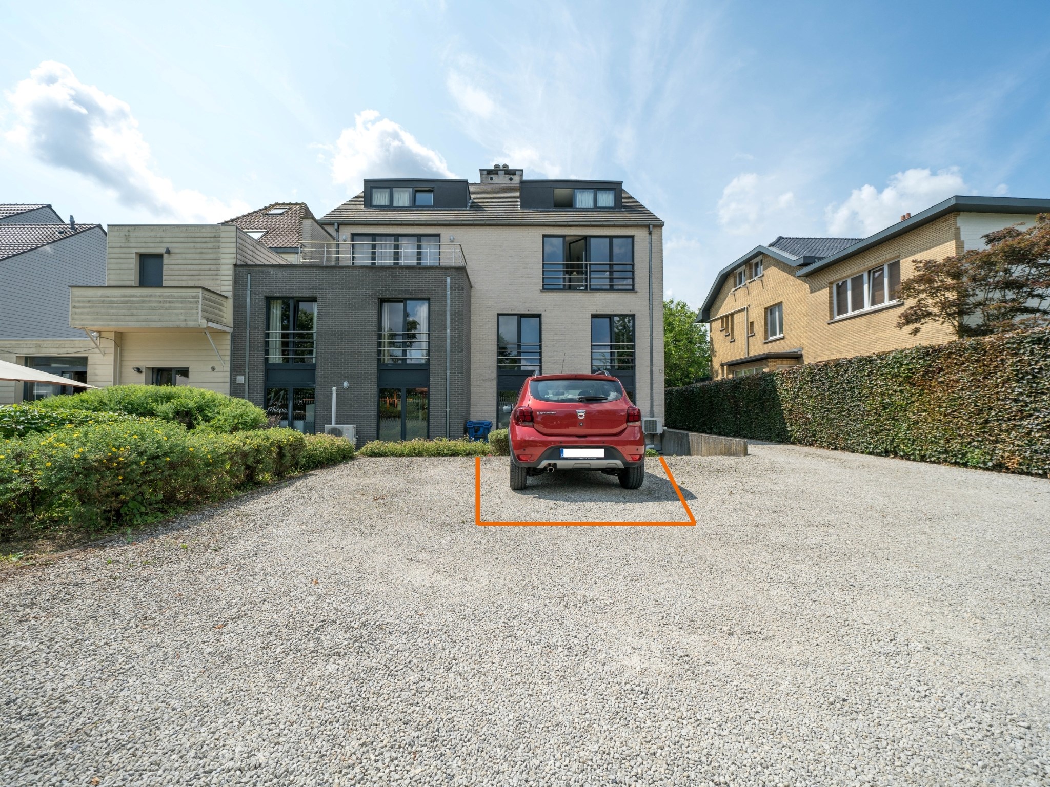 Recent 1-kamer appartement met staanplaats en kelder 