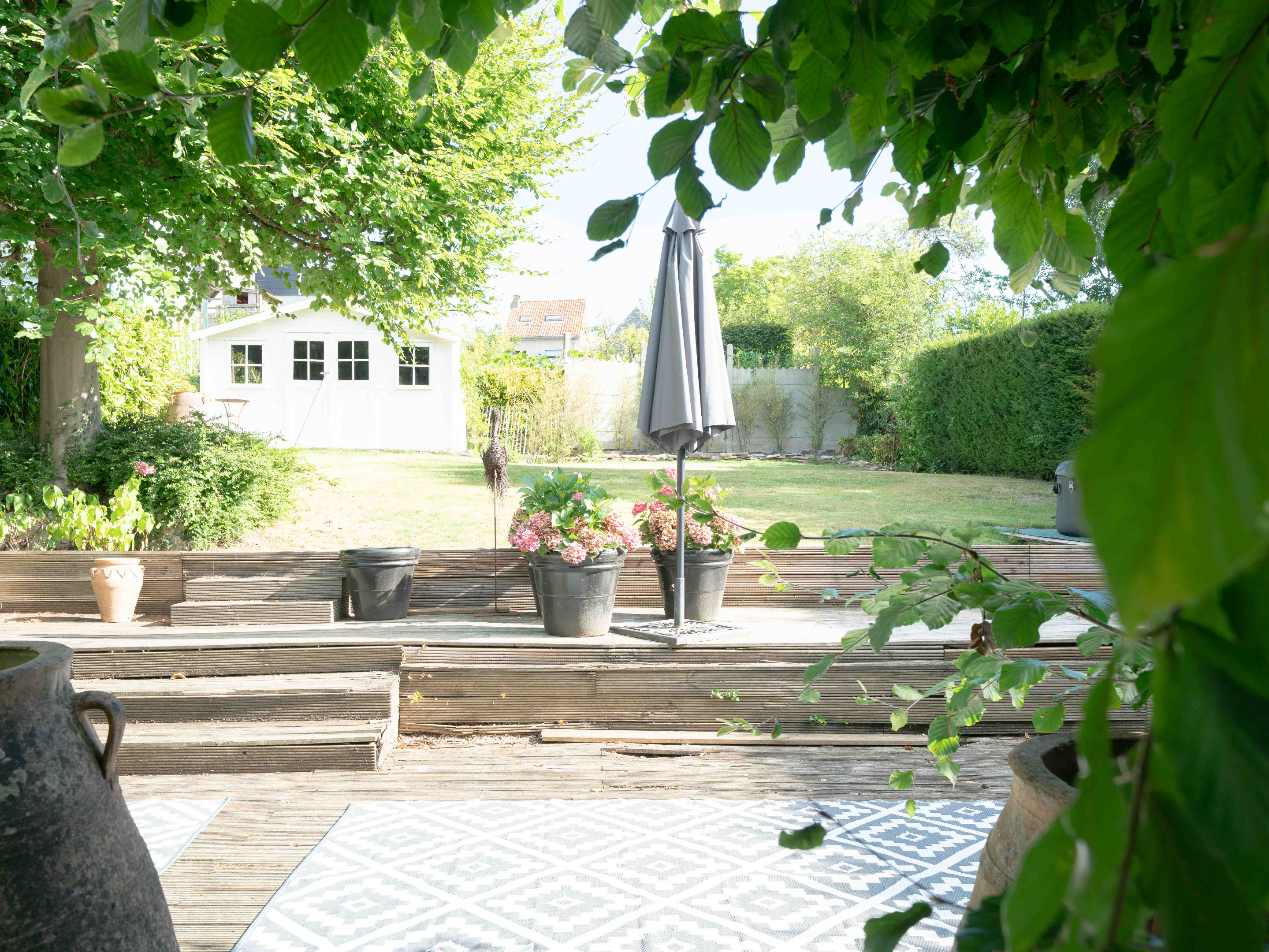 Zeer charmante eengezinswoning + projectgrond voor 2 app. 