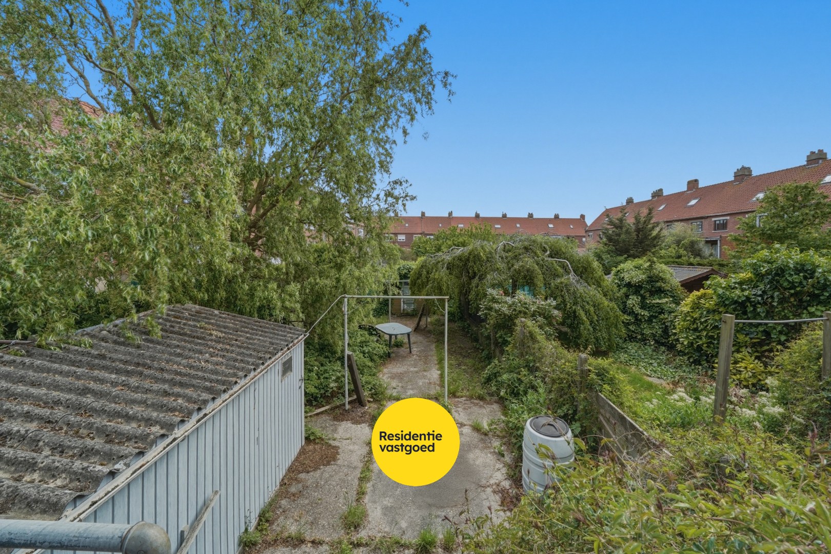 Te renoveren woning met garage en tuin in de Vuurtorenwijk te Oostende 