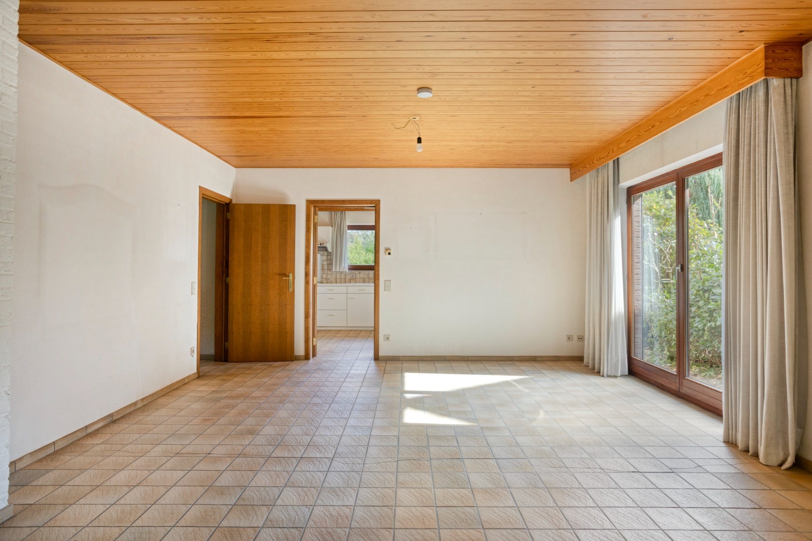 Ruime gezinswoning met grote tuin op perceel van 10a 29ca in Oud-Heverlee – bewoonbare opp. 226 m² 