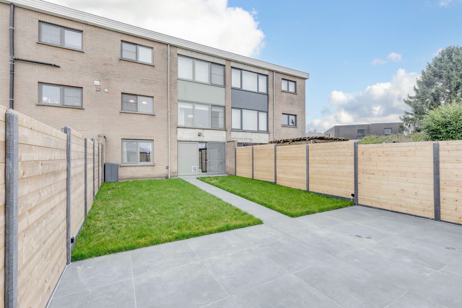 Instapklare woning (bel-étage) met 3 slpks ,centrum Burst 