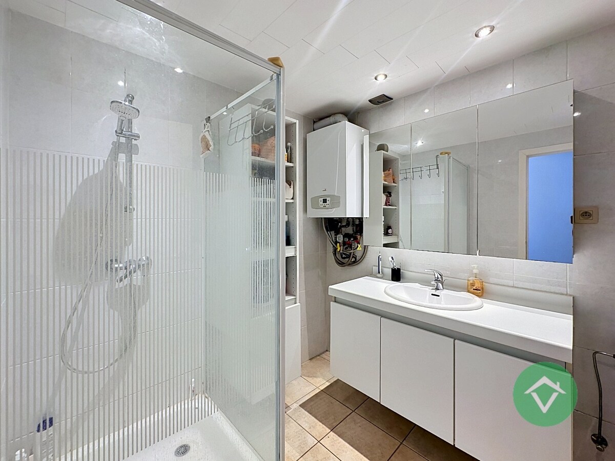 Ruim duplex-appartement met 2 slaapkamers en terrassen in hartje Torhout 