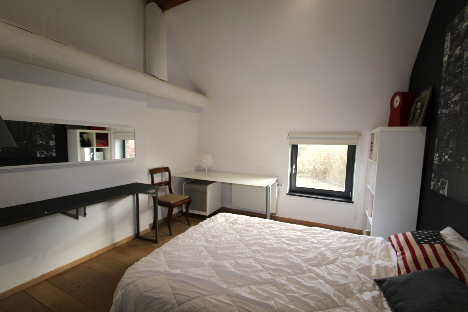 RUIME WONING VAN 390 m² MET GROTE TUIN EN ZWEMBAD 