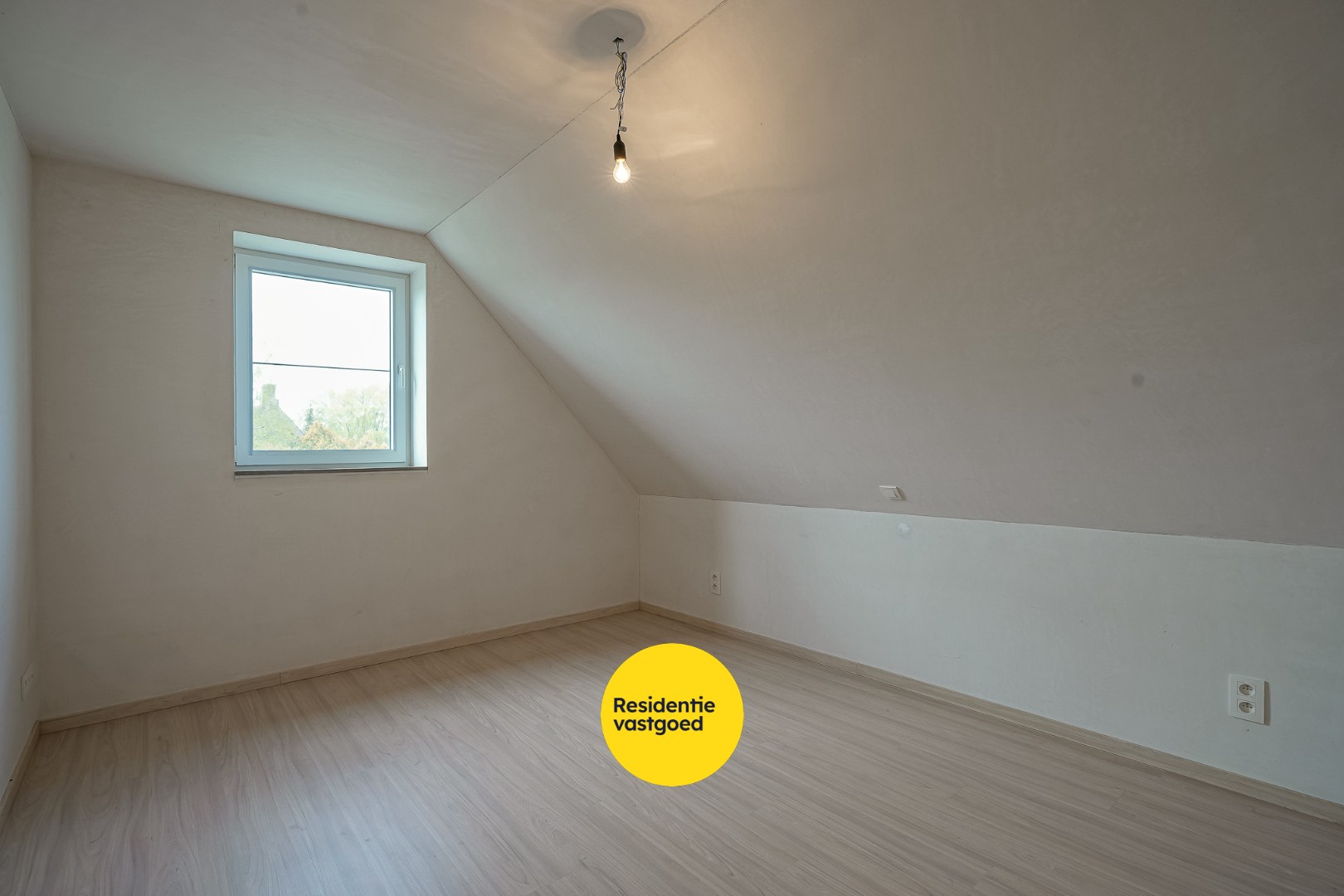 Halfopen woning met 3 slaapkamers te huur in Aartrijke 