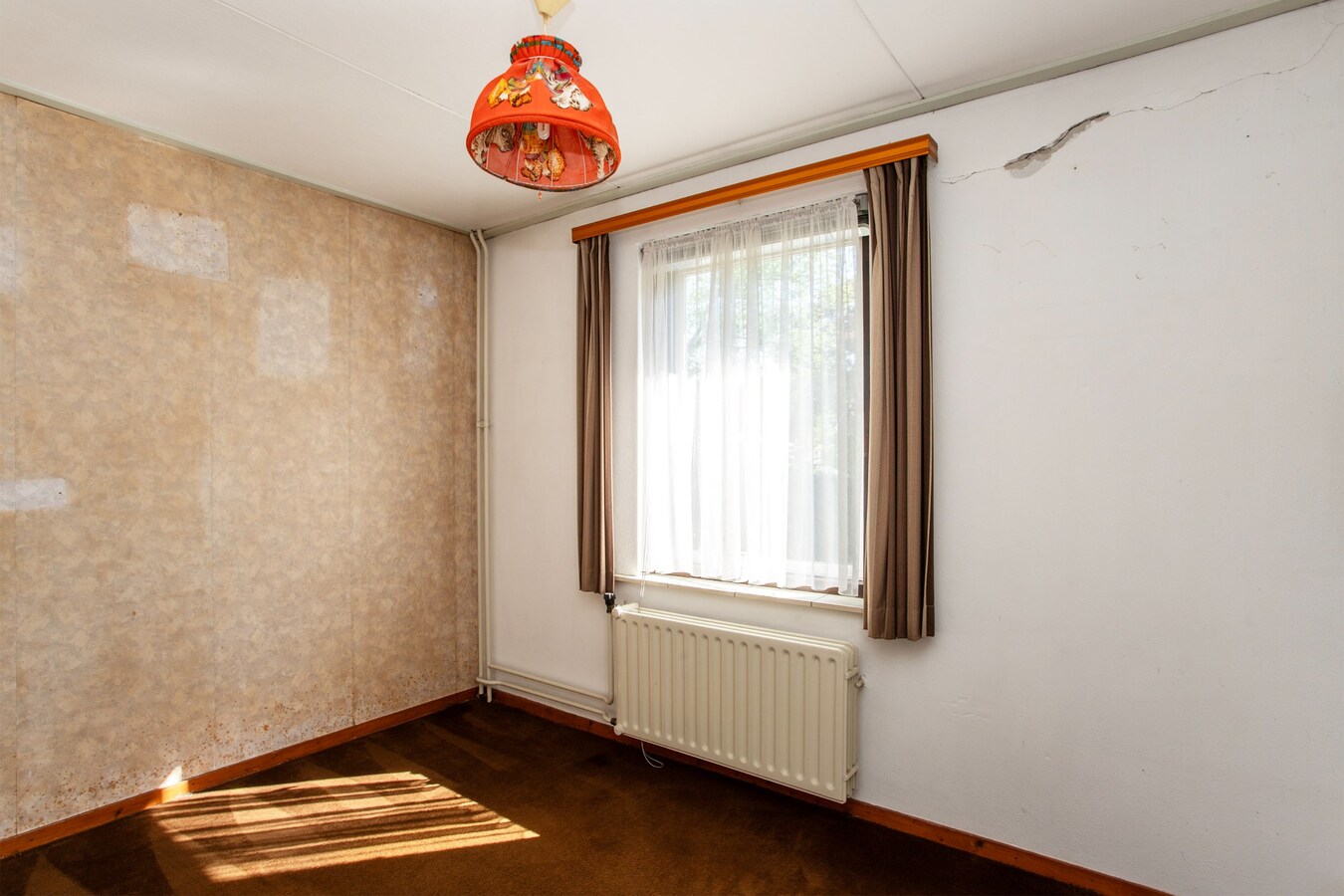 Vrijstaande woning gelegen op een rustige locatie op een kavel van maar liefst 450 m². 