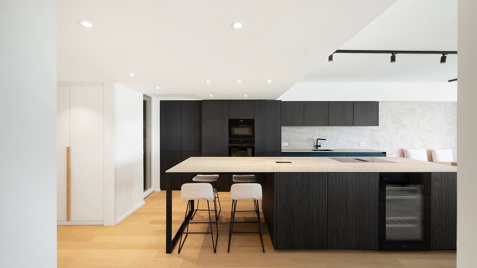 Exclusief ruim plateau-appartement met frontaal zeezicht aan het Rubensplein – met optie tot inpandige parking 