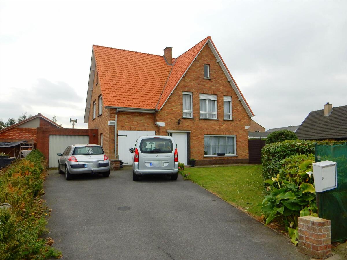 Woning met 4 slaapkamers en zonnige tuin 