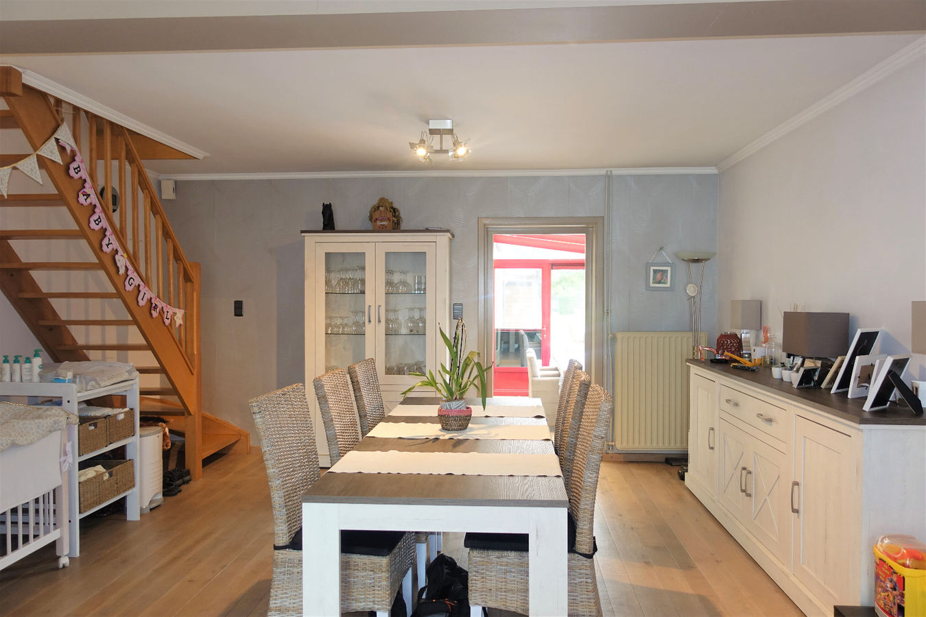 Half-open woning met grote tuin te Aartrijke 