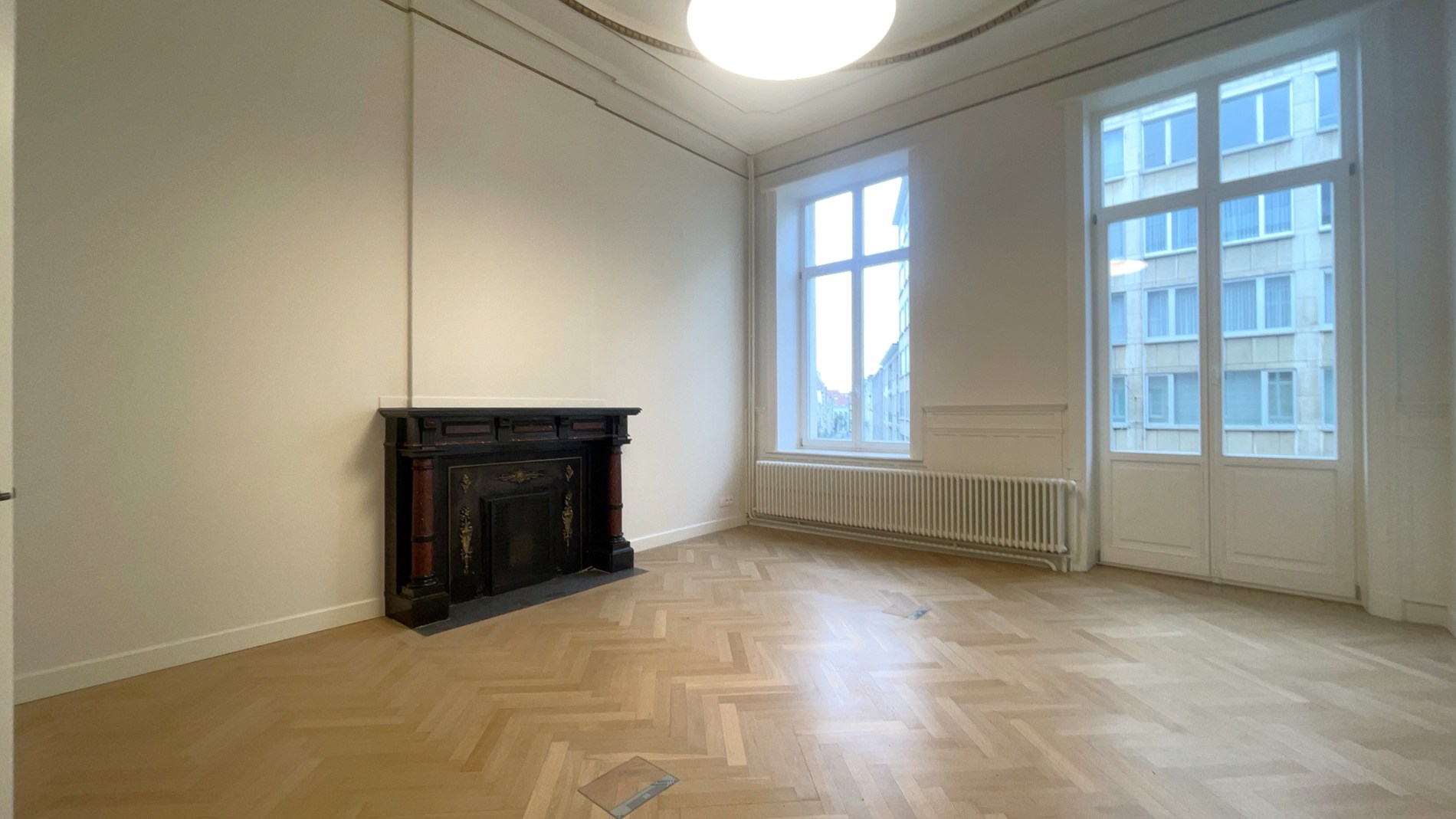 Exclusief kantoorgebouw te huur dichtbij de Leien in Antwerpen