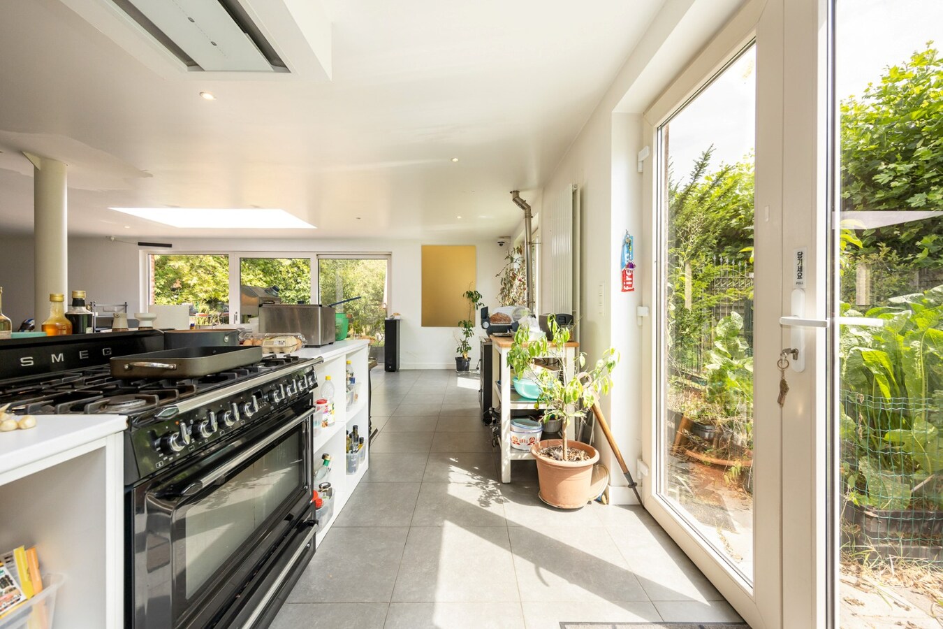 Zeer ruime woning (8 slpk + 8 badkamers) op een perceel van ca. 1.522 m² te Wijnegem/grens Schilde 