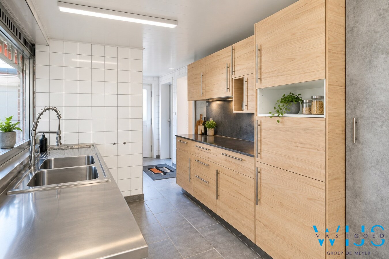 Karaktervolle woning met voormalige horecaruimte en uitzonderlijk veel ruimte 