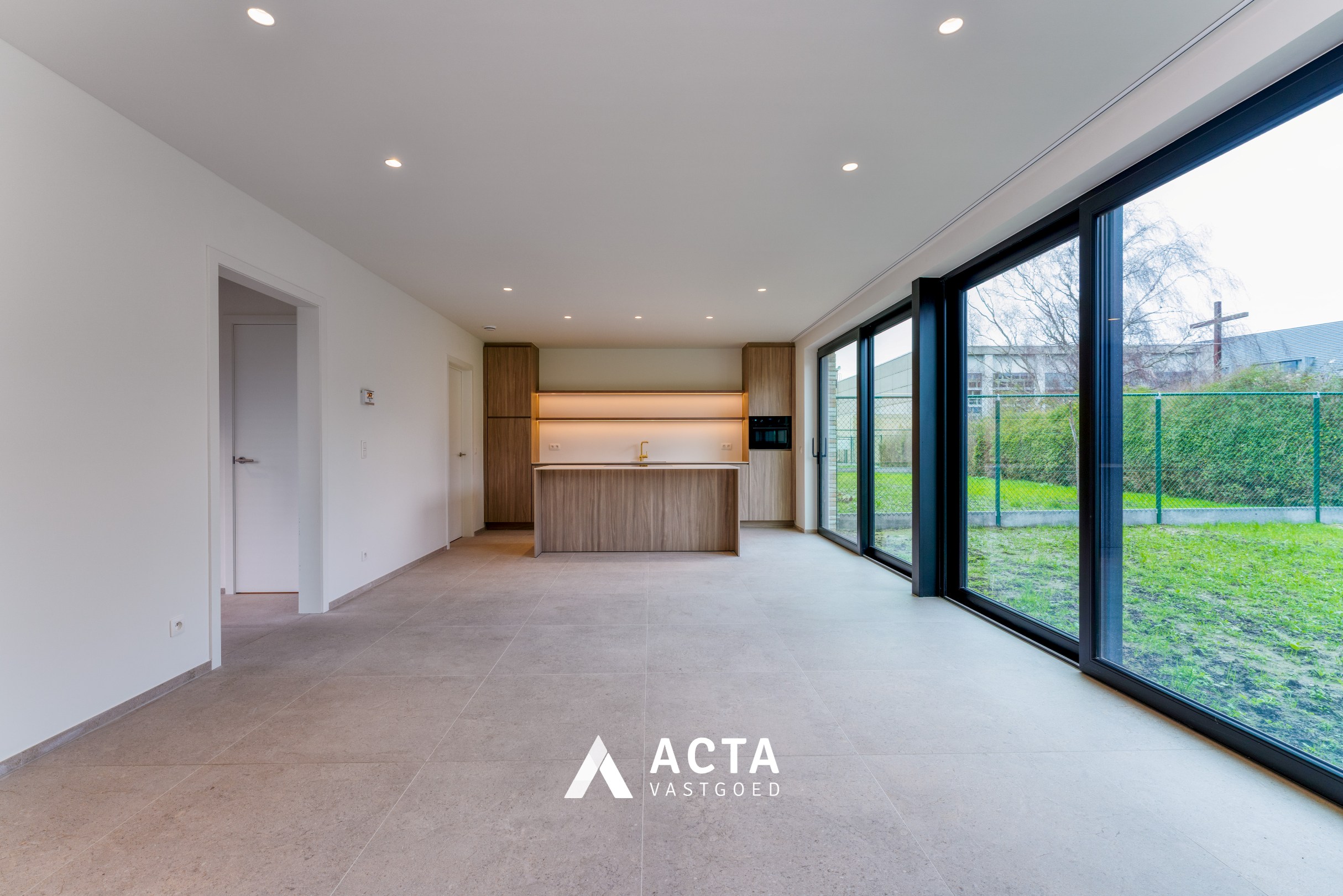 Nieuwbouwwoning met drie slaapkamers en tuin in hartje Mariakerke! 