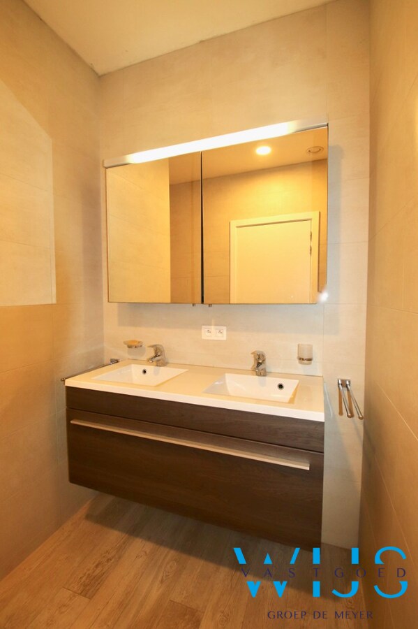 Energiezuinig GELIJKVLOERS app met garage te SLEIDINGE ! 