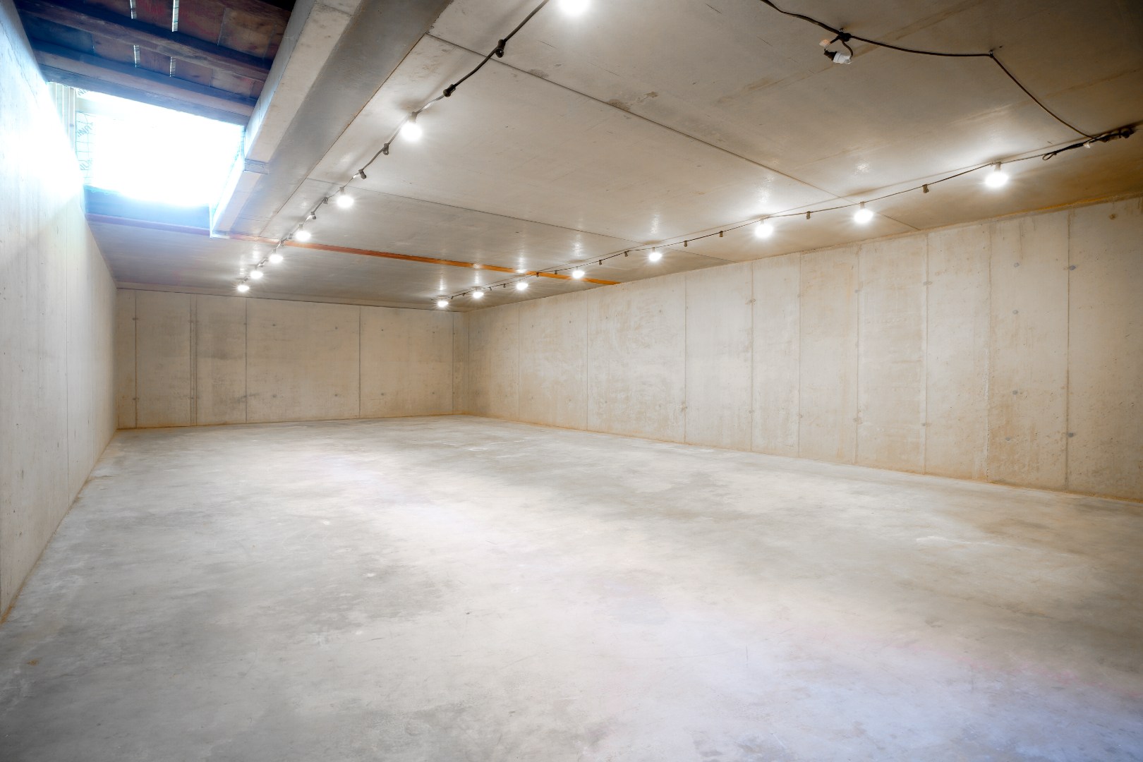 Unieke casco woning op 2ha grond. 