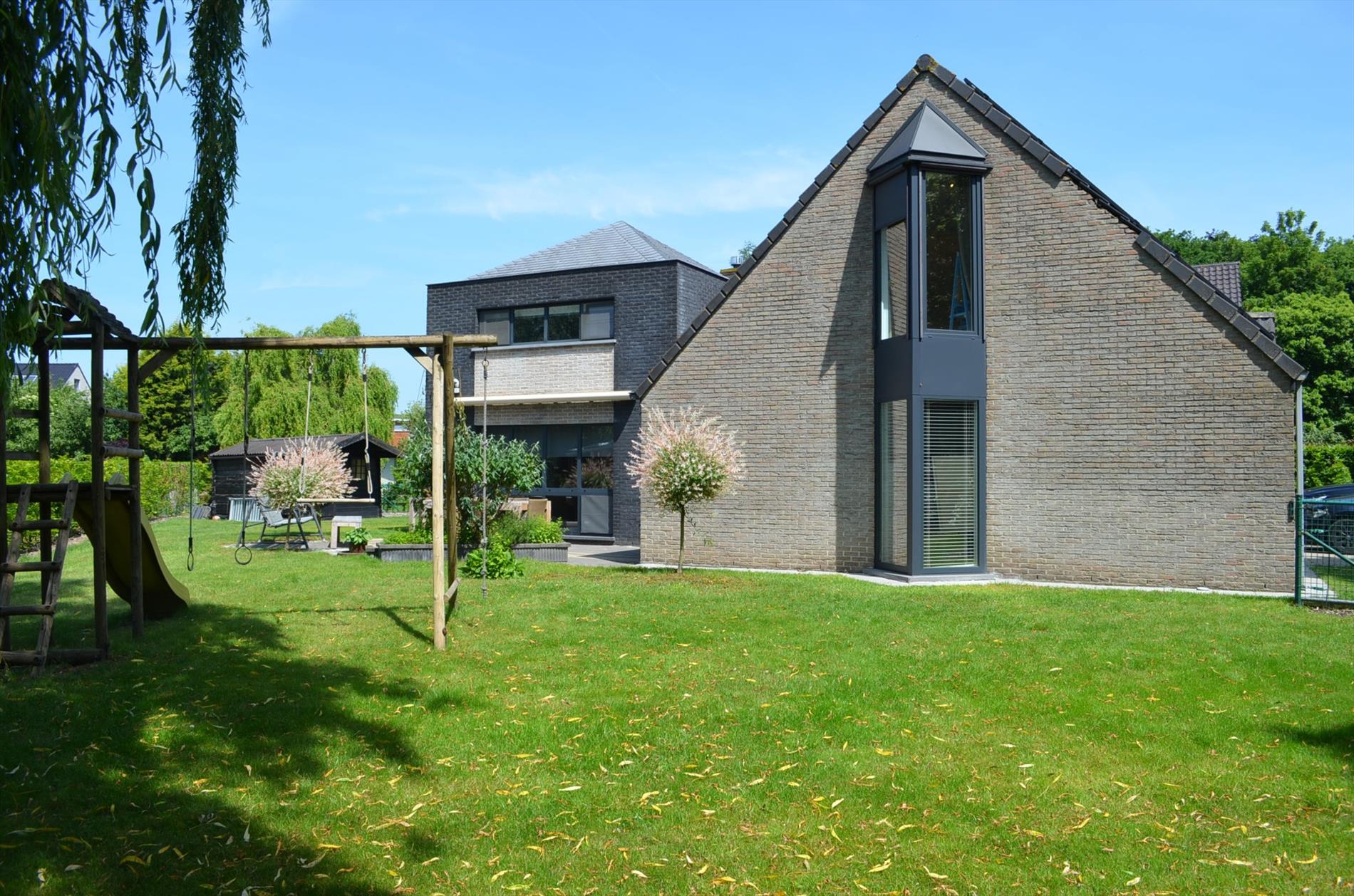 Energiezuinige woning met 3 slpks, 2 badkamers, garage en tuin rustig gelegen te Ertvelde 