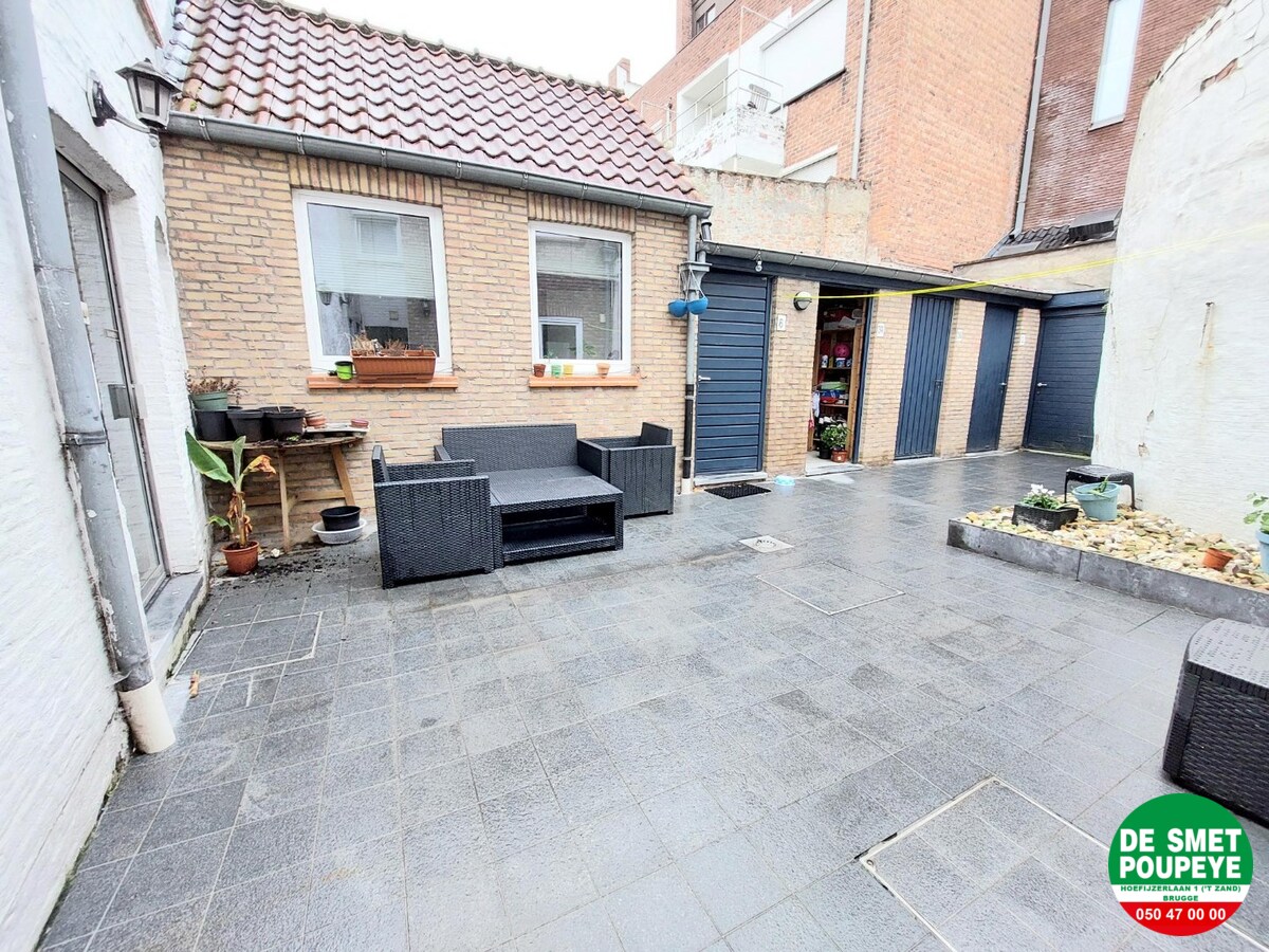 Rijwoning met gemeenschappelijk terras 