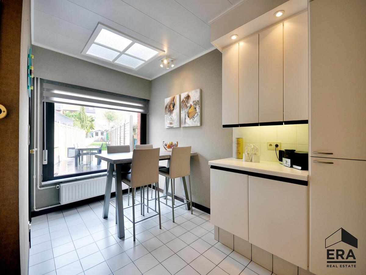 Dé ideale stadswoning. Gelegen in brede, doodlopende straat nabij UZ. 