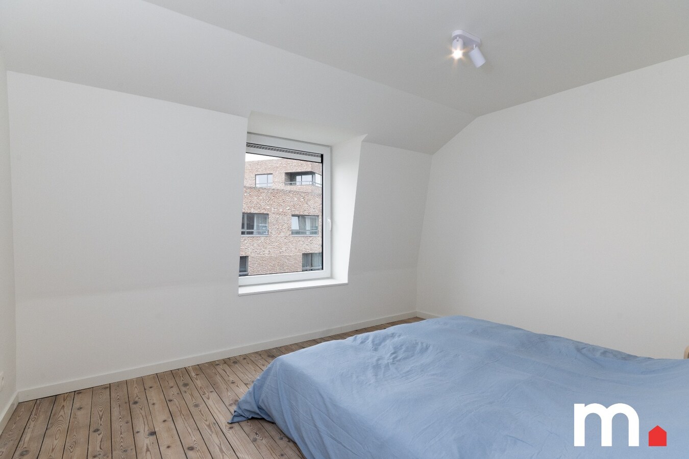 TOPPER op UNIEKE LIGGING in een van de mooiste lanen van Kortrijk EPC B ! MET UITWEG ! 