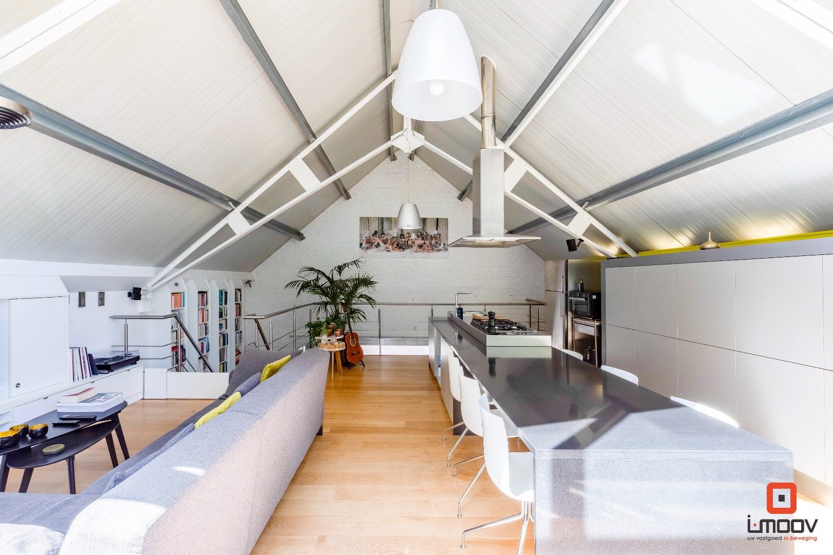 Karaktervol pand aan het Rommelwaterpark: industriële charme met huiselijke warmte. 